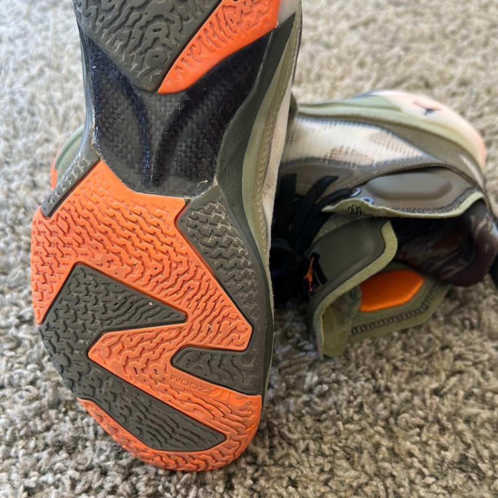 Undefeated x Air Jordan 37 SP flight jacket - Picture 4 of 7